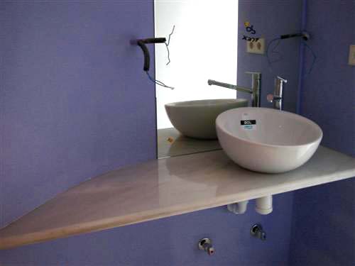 de encimera de mármol volada, incrustada en pared curvada para lavabo de diseño