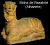 Bicha de Bazalote. Representacin de un animal imposible y barbudo con cuerpo de toro. Lo ms parecido a la Bicha (barba) es el Perro de aguas espaol 